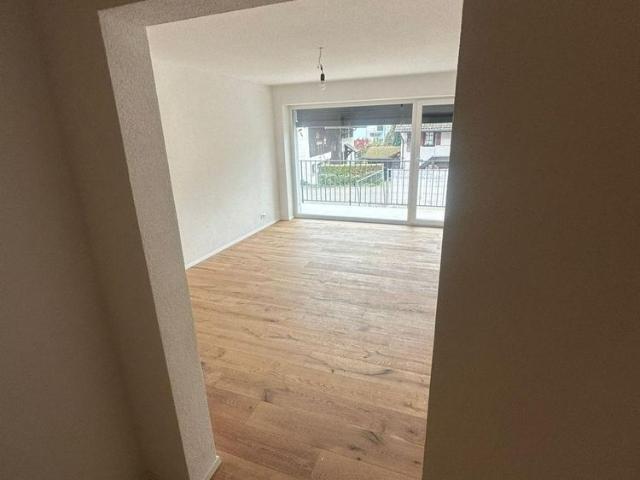 Helle 5.5 Zimmer Wohnung mit Balkon in Geroldswil
