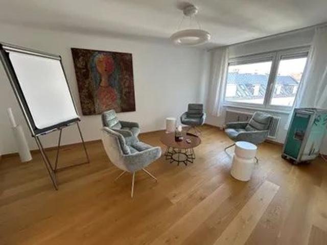 Helle 70m2 Wohnung im 6. Stock Lift