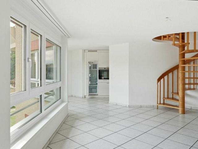 Helle 7.5 Zimmer Maisonettewohnung mit Balkon in familienfreundlich.
