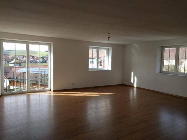 Helle 96 m² Wohnung mit Terrasse, Garten und Parkplatz in Rainbach