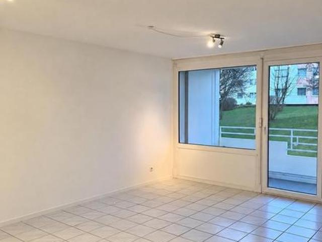 Helle 100m² 4 Zimmer Wohnung mit Einbauküche, Balkon & Grünblick