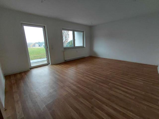 Helle 1 Zimmer Wohnung mit Terrasse und Garten in Gersdorf