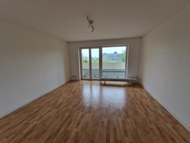 Helle 1 Zimmer Wohnung mit Balkon in Saarbrücken zu vermieten