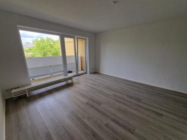 Helle 1 Zimmer Wohnung mit Balkon in Saarbrücken zu vermieten