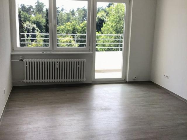 Helle 1 Zimmer Wohnung mit Balkon und Wannenbad