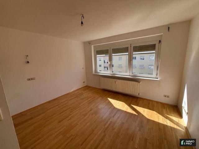 Helle 1 Zimmer Wohnung mit Einbauküche