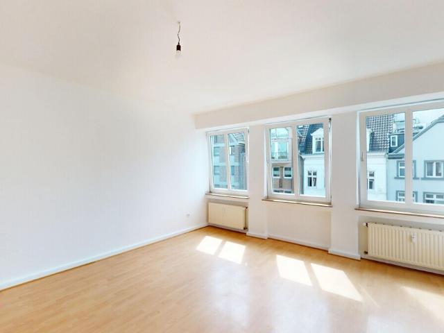 HELLE 1 ZIMMER WOHNUNG MIT EINBAUKÜCHE – ZENTRAL IN DER DÜSSELDORFER ALTSTADT