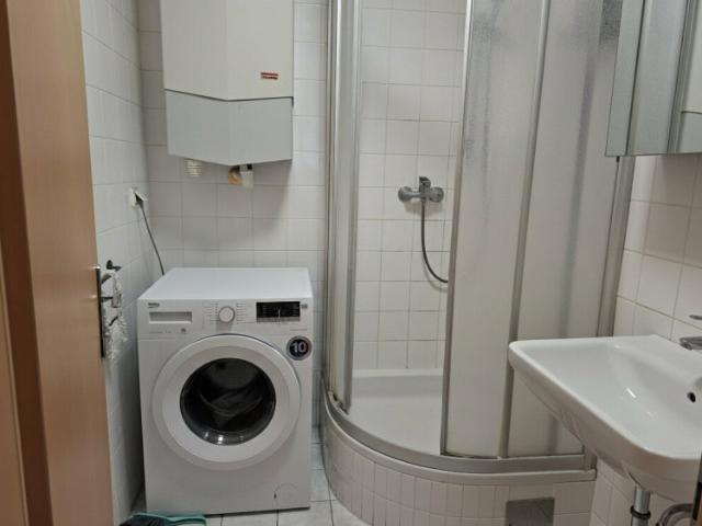 Helle 1 zimmer wohnung mit grossem balkon in linz ebelsberg