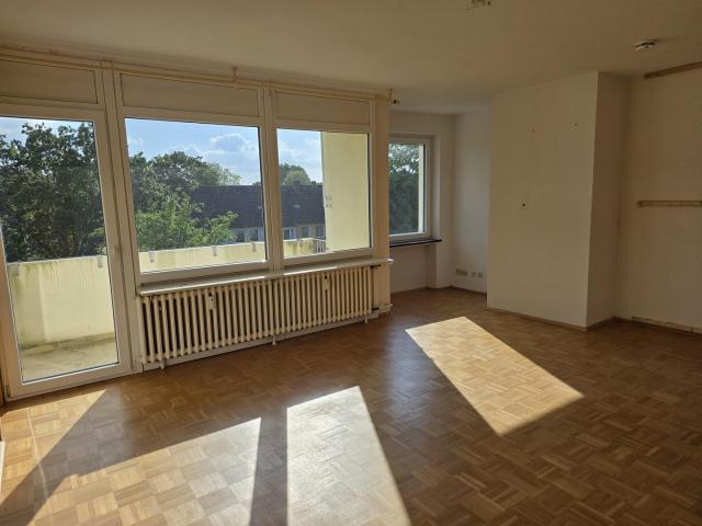 Helle 1 Zimmer Wohnung mit großem Sonnenbalkon direkt an der Regattabahn – ab 01.09. verfügbar