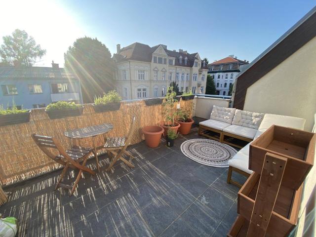 Helle 1 Zimmer Wohnung mit großer Terrasse nahe S Bahn Hetzendorf