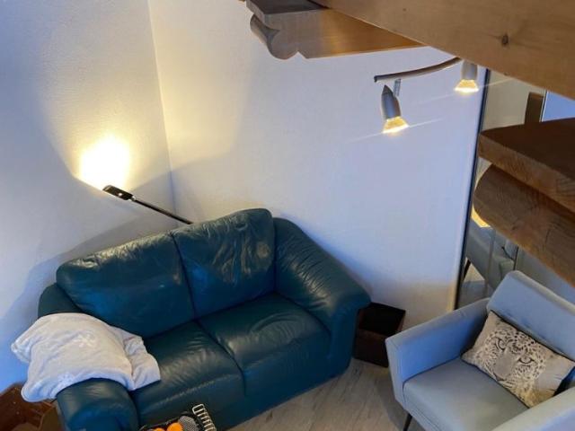 Helle 1 Zimmer Wohnung mit Schlafgalerie & Balkon möbliert
