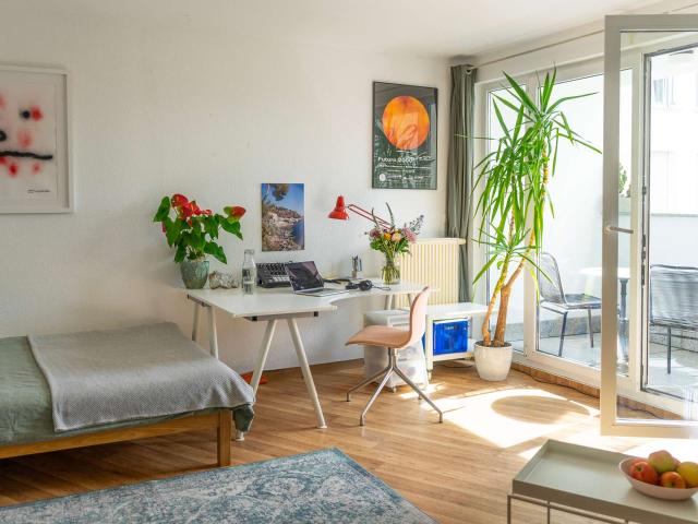Helle 1 Zimmer Wohnung mit Südwest Loggia zwischen Mitte und Kreuzberg