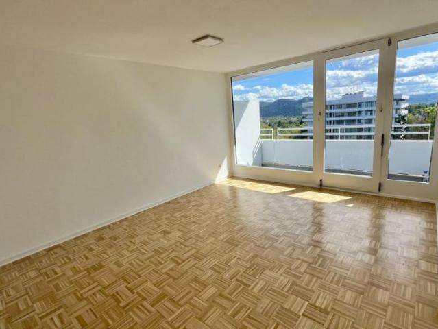 Helle 1 Zimmer Wohnung im obersten Geschoss mit Weitblick Frisch renoviert