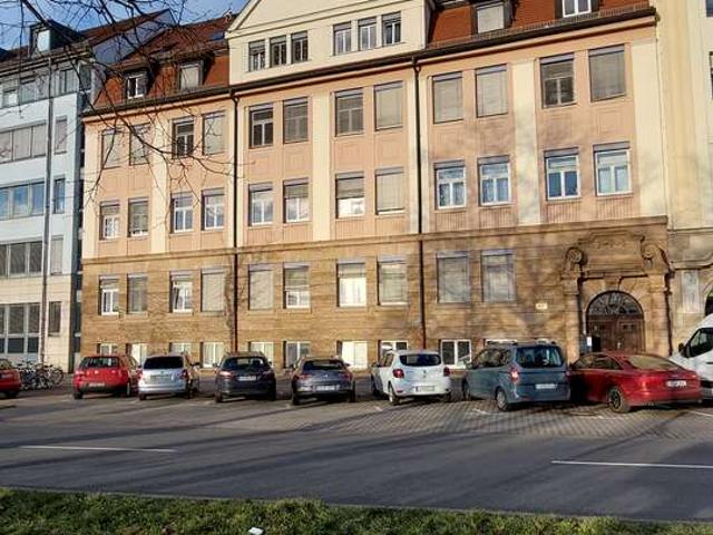 Helle 1 Zimmer Wohnung im 2. OG mit Garage in Fürth