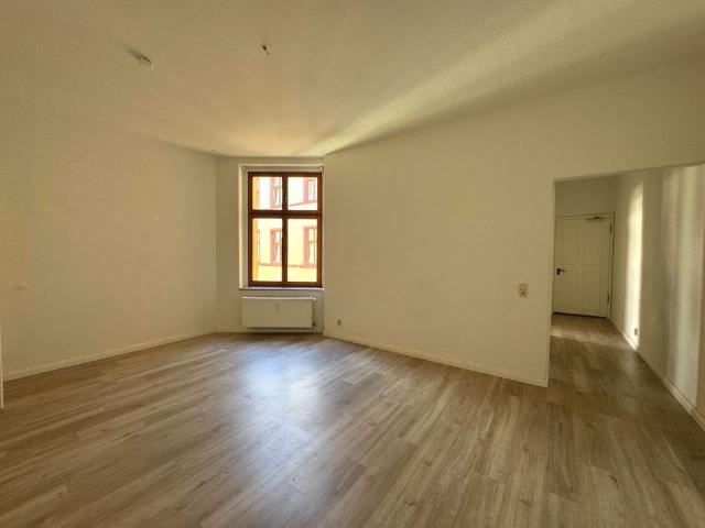Helle 1 Zimmer Wohnung in der Altstadt – Zentrale Lage am Hasselbachplatz