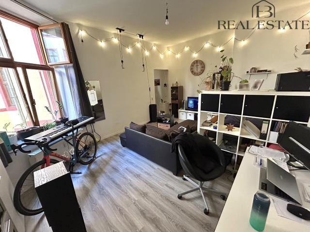 Helle 1 Zimmer Wohnung in der Altstadt – Zentrale Lage am Hasselbachplatz