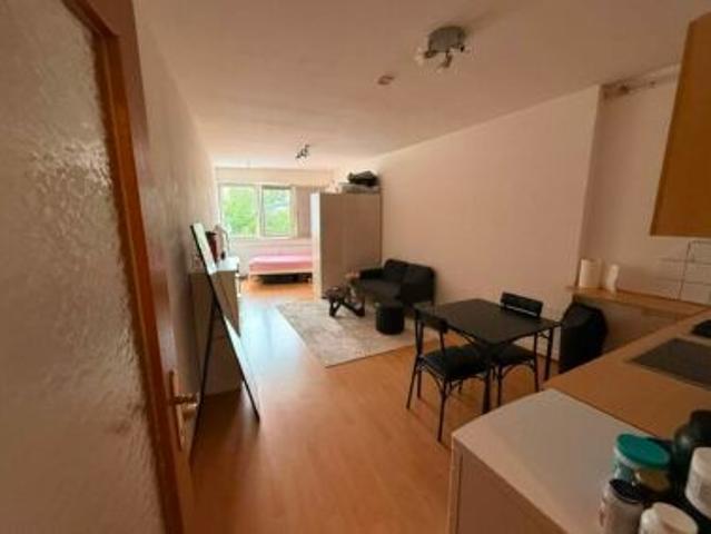 Helle 1 Zimmer Wohnung in ruhiger, zentraler Hoflage