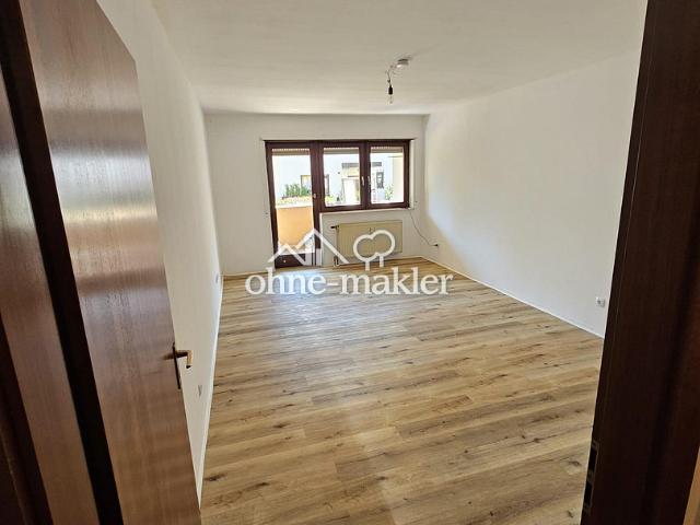Helle 1 Zimmer Erdgeschosswohnung mit Balkon, Einbaupotenzial & Abstellraum – Dornheimer Ring 81