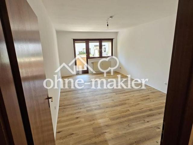 Helle 1 Zimmer Erdgeschosswohnung mit Balkon, Einbaupotenzial & Abstellraum – Dornheimer Ring 81