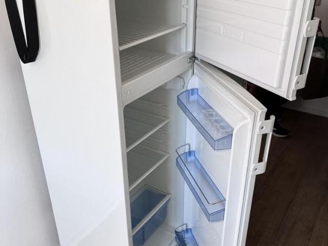 Helle 1 Zimmerwohnung 3. OG Einbauküche Frisch gestrichen Bezugsfrei Kein Aufzug