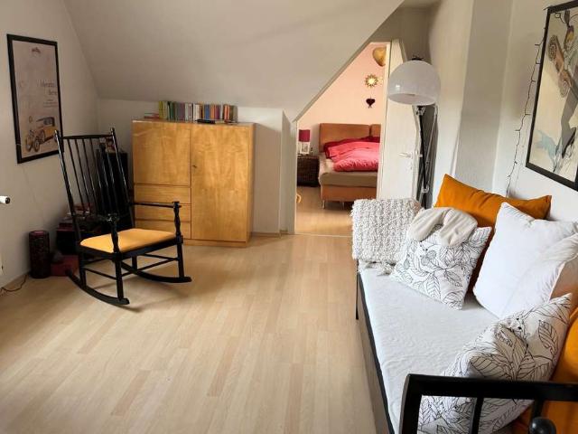 Helle 1,5 Zimmer Dachgeschoss Wohnung