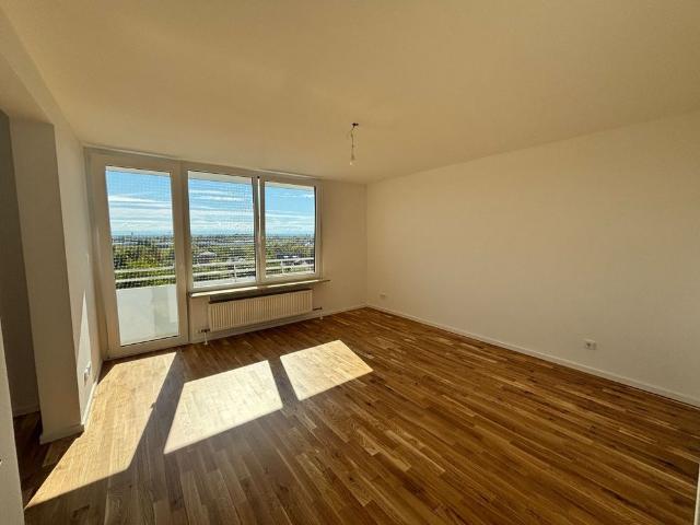 Helle 1,5 Zimmer Wohnung in zentraler Lage von Neuperlach mit Bergblick