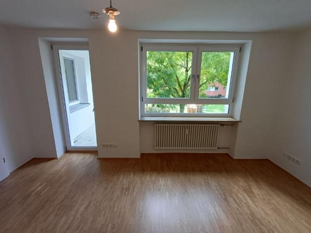 Helle 1,5 Zimmer Wohnung mit Balkon in Moosach