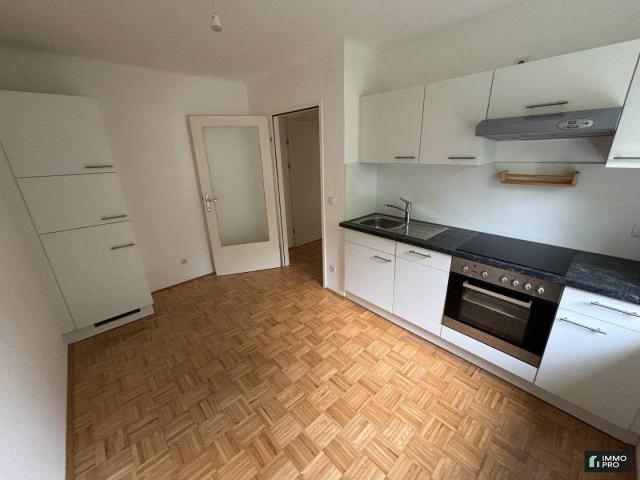 Helle 1,5 Zimmer Wohnung mit Einbauküche