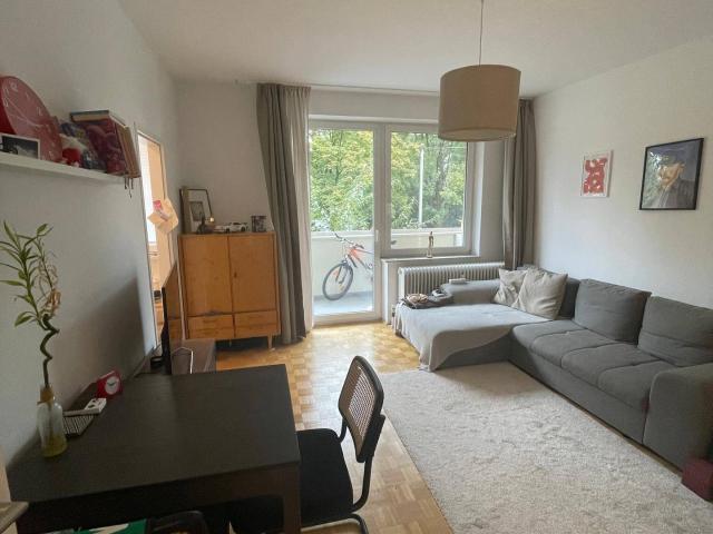 Helle 1,5 Zimmer Wohnung mit großem Balkon & separater Küche