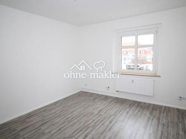 Helle 2 Raumwohnung mit großer Küche und Balkon