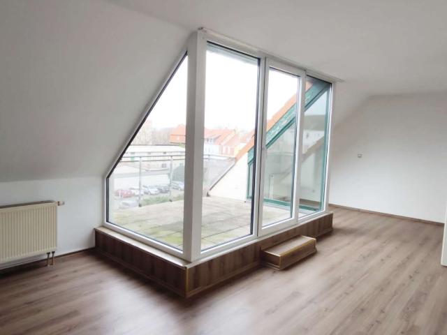 Helle 2 Raumwohnung im Dachgeschoss mit Balkon | Künne Immobilien Gruppe