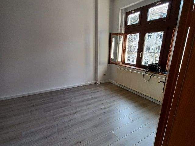Helle 2 Raumwohnung Zwickau mit Balkon ab sofort zu vermieten