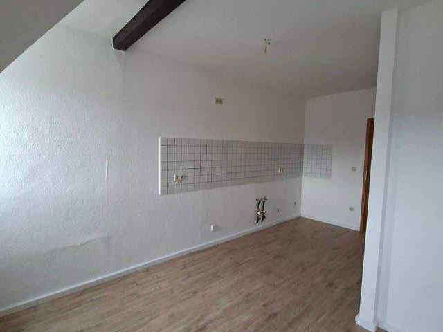 Helle 2 Raum Dachgeschosswohnung in Zwickau ab sofort zu vermieten