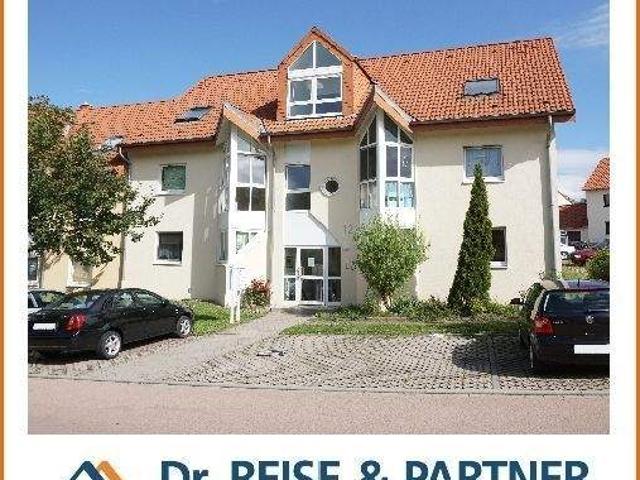 helle 2 raum dachgeschosswohnung in gepflegter grã¼nanlage sucht neuen bewohner !