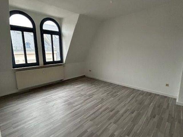Großzügige, lichtdurchflutete 2 Zimmer Wohnung mit Wohlfühlcharakter