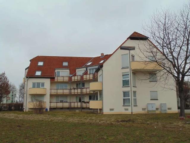Helle 2 Raum Wohnung in einer gepflegten, ruhigen Wohnanlage. Mit Balkon und KFZ Stellplatz