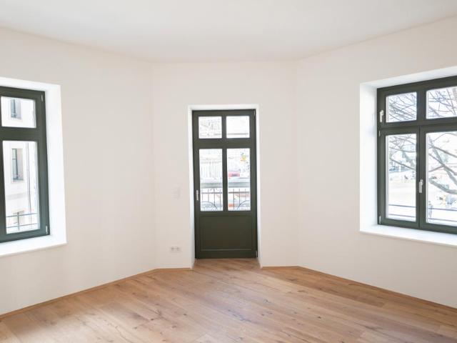 Erstbezug nach Kernsanierung Helle 2 Raum Wohnung mit Balkon & Küche WE04