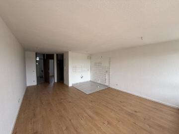 / helle 2 Raum Wohnung mit Balkon und TG Stellplatz * ab sofort /