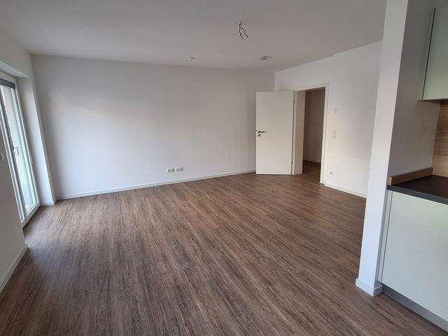 Helle 2 Raum Wohnung mit Balkon und moderner Einbauküche