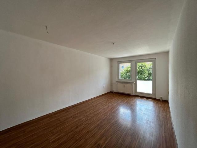 helle 2 Raum Wohnung mit Balkon