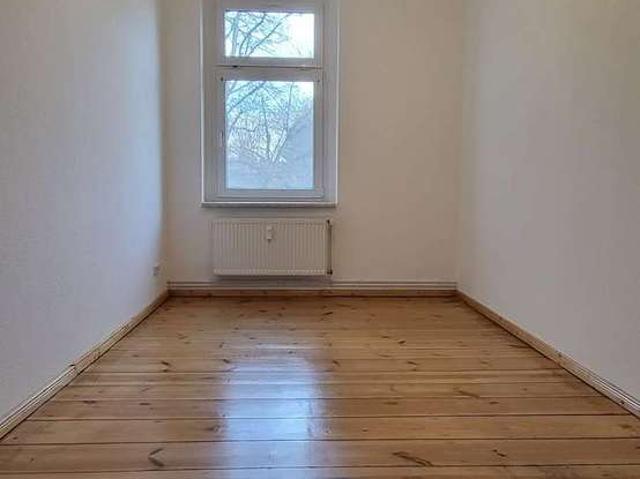 Helle 2 Raum Wohnung mit großem Balkon