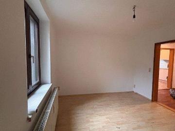 Renovierte 2 Raum Wohnung mit Einbauküche in Lunzenau OT Berthelsdorf!