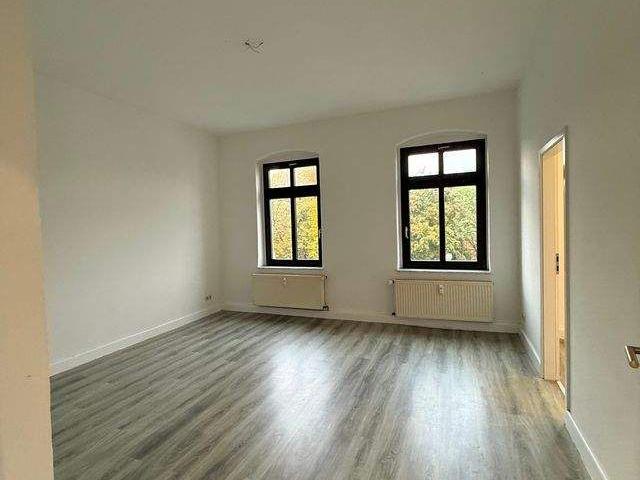 Helle 2 Raum Wohnung mit Einbauküche in Zwickau ab sofort zu vermieten