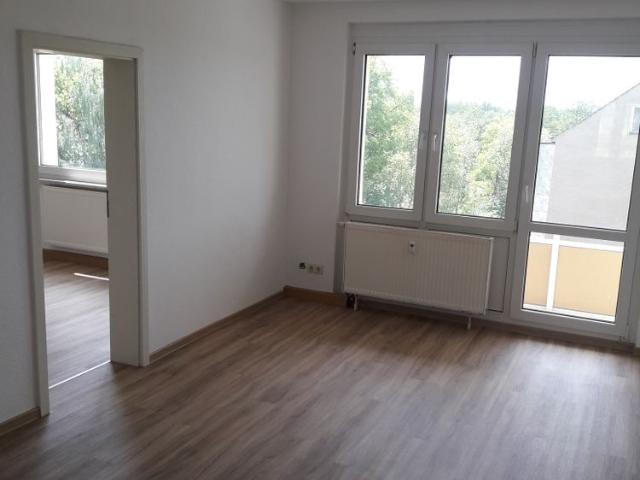 Helle 2 Raum Wohnung mit Nähe zum Arbeitgeber Amazon Balkon