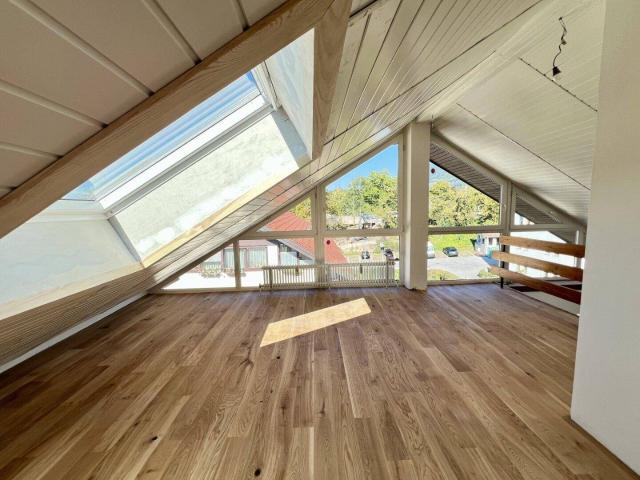 Helle 2 Zi. Maisonette Wohnung mit Garage