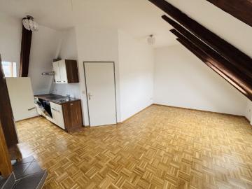 Helle 2 Zi Dachgeschoß Wohnung mit Stellplatz in Fernitz Mellach, 73m²