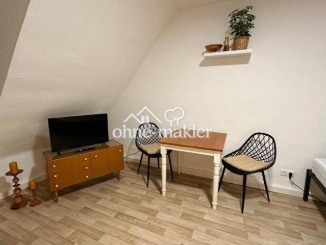 Helle 2 Zi. Dachgeschosswohnung mit Einbauküche