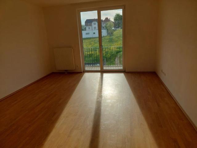 Helle 2 Zi DG Wohnung mit Balkon Lift & Garage in St. Peter in der Au – Miete €717,74!