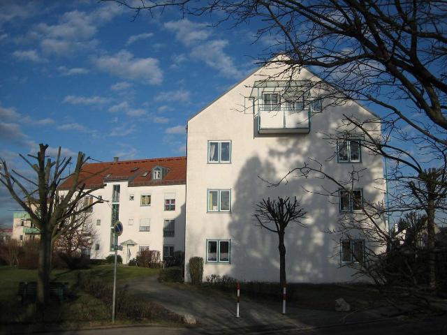 Helle 2 Zi DG Wohnung mit Balkon provisionsfrei