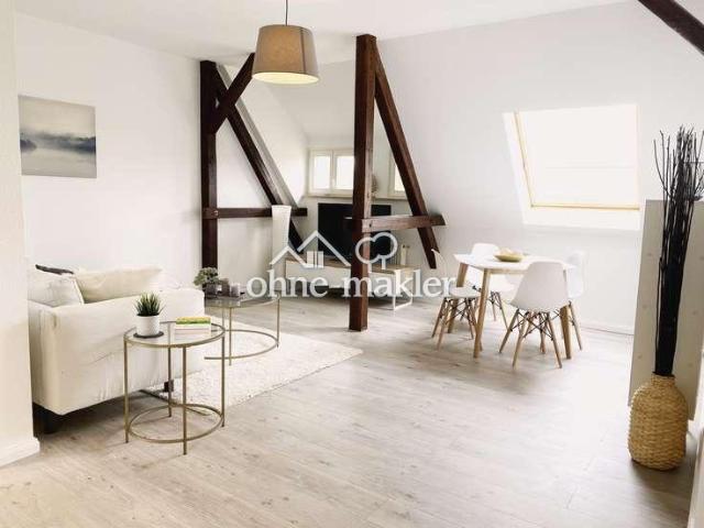 Helle 2 Zi. DG Wohnung mit Loggia & charmanten Holzbalken in ca. 10 min ins Zentrum